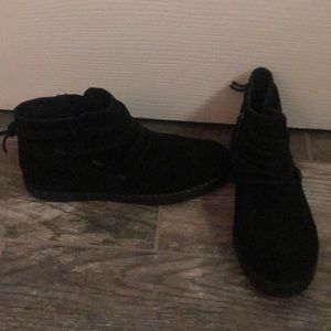 Ugg Moccasins in black